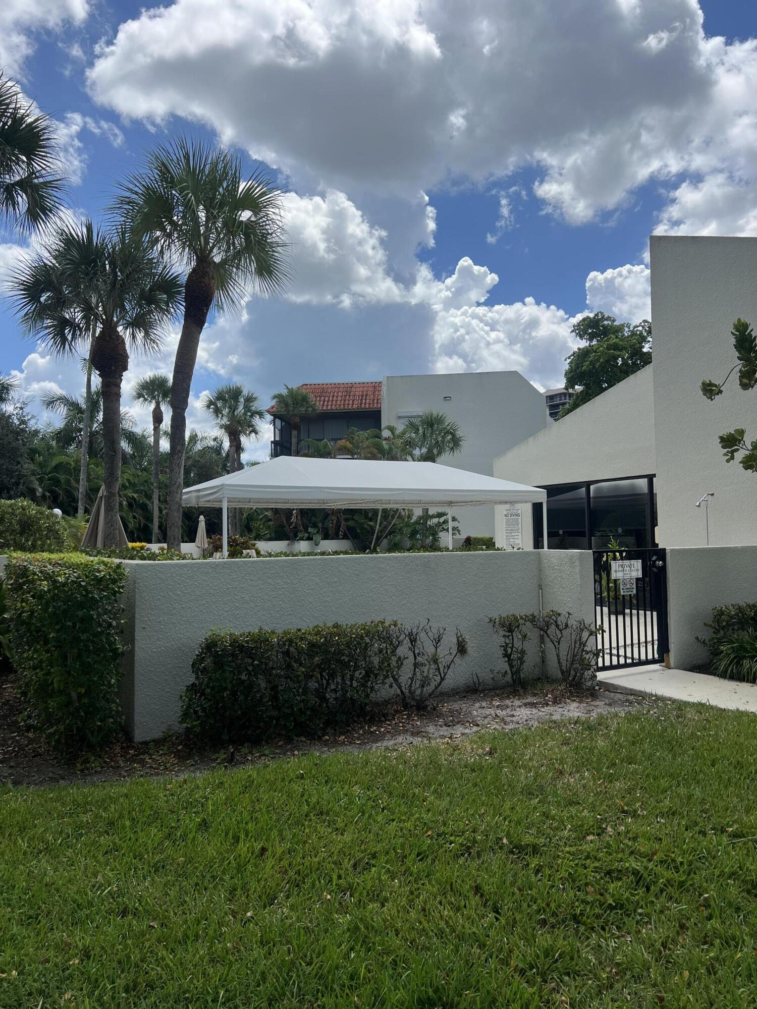 LANDS OF THE PRESIDENT CONDO 8 - Residential