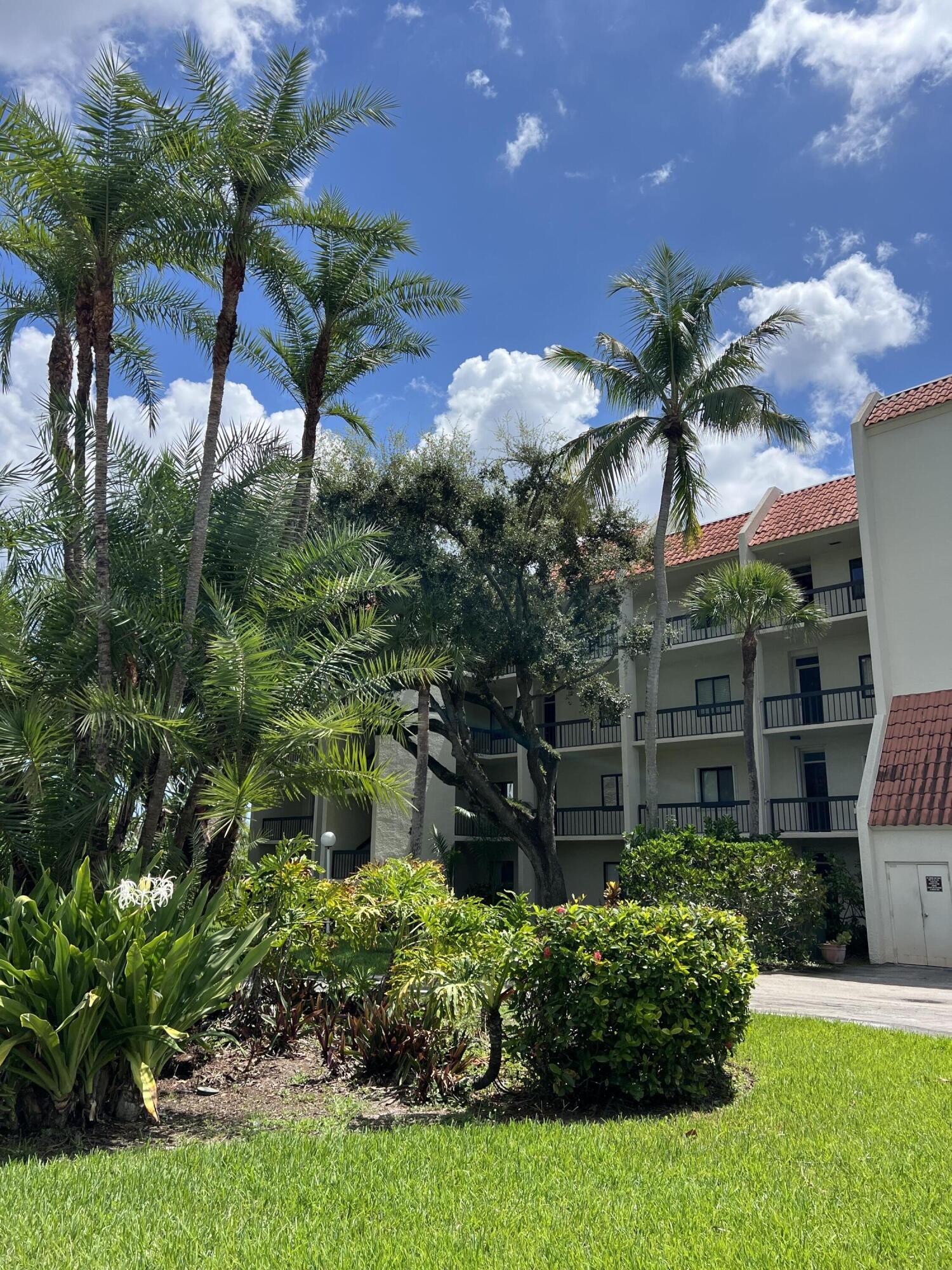 LANDS OF THE PRESIDENT CONDO 8 - Residential