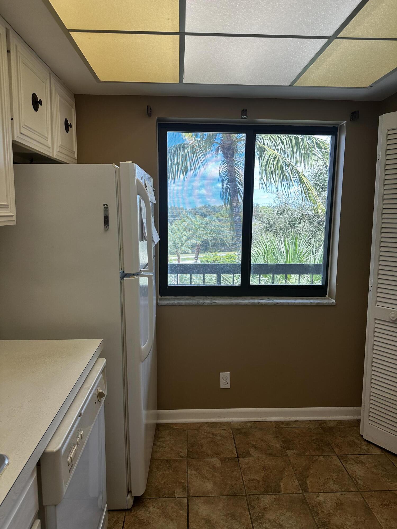 LANDS OF THE PRESIDENT CONDO 8 - Residential