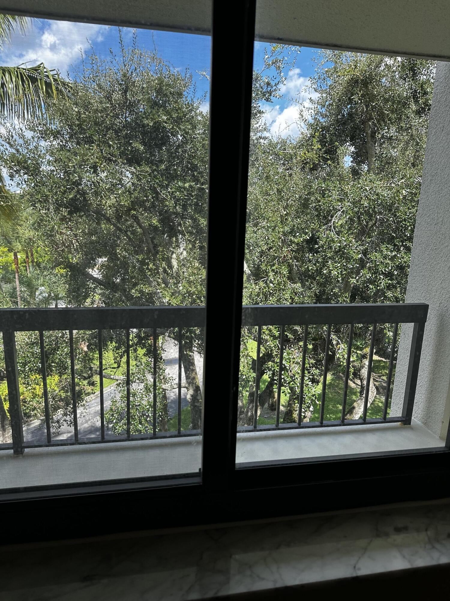 LANDS OF THE PRESIDENT CONDO 8 - Residential