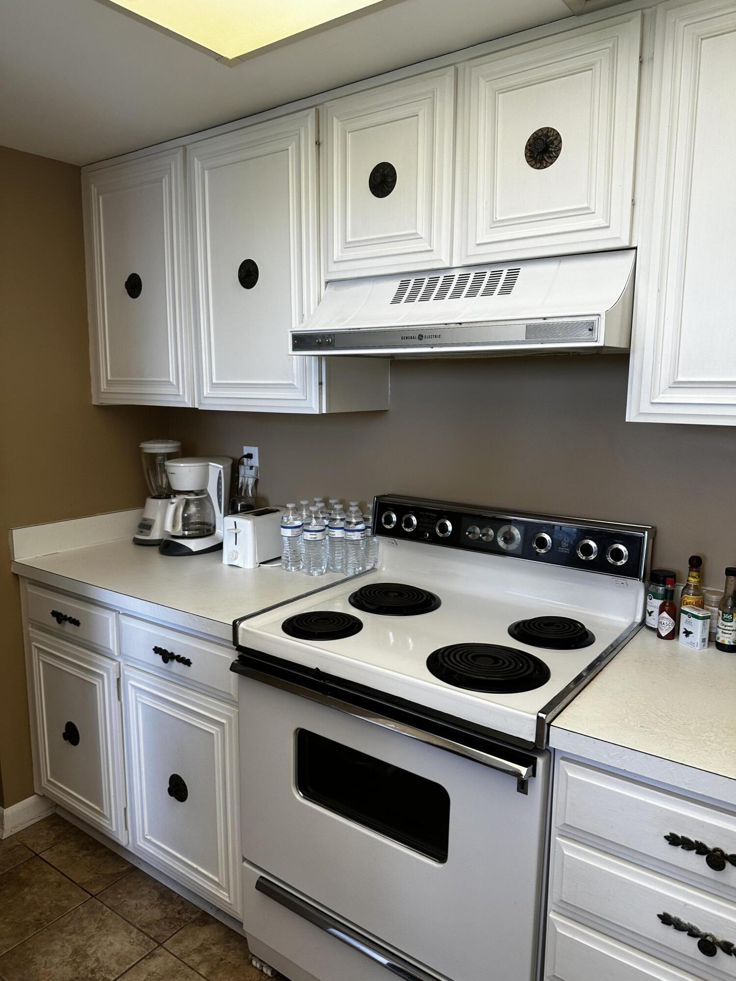 LANDS OF THE PRESIDENT CONDO 8 - Residential