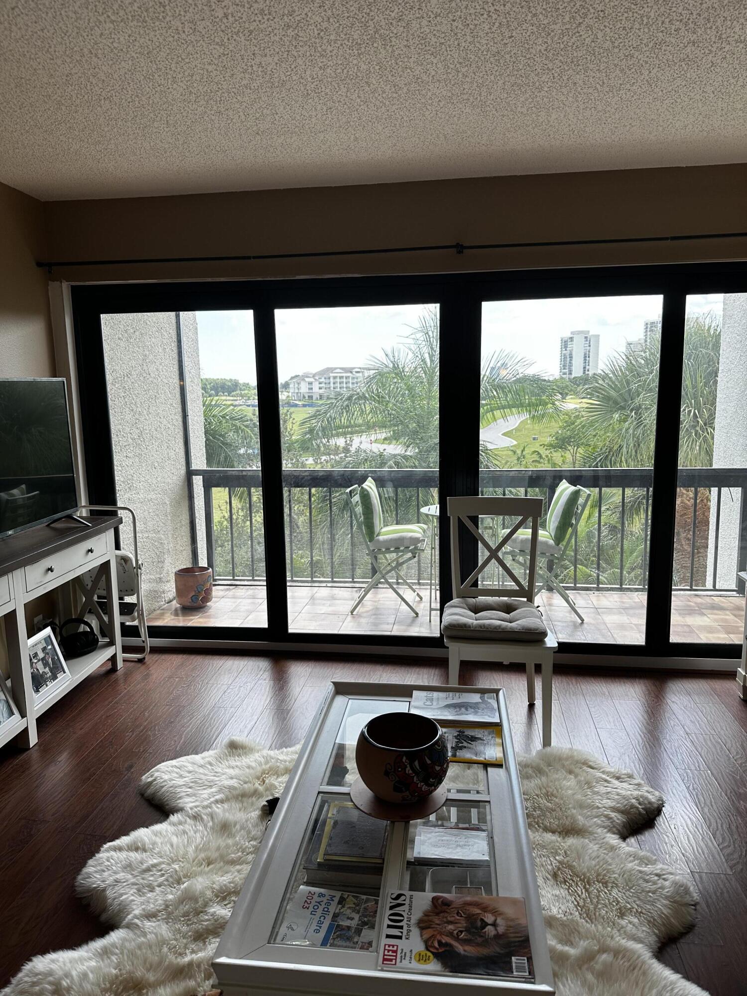 LANDS OF THE PRESIDENT CONDO 8 - Residential