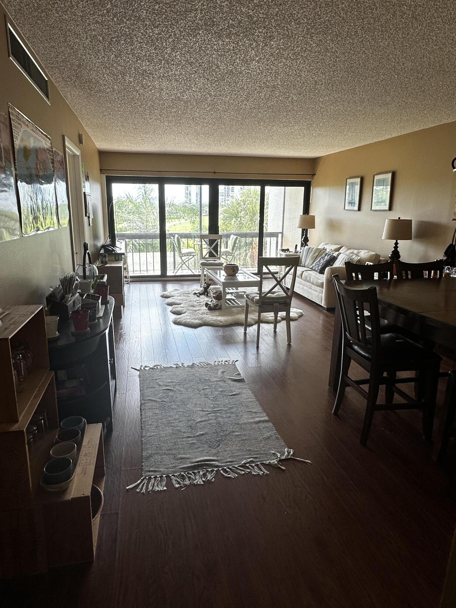 LANDS OF THE PRESIDENT CONDO 8 - Residential