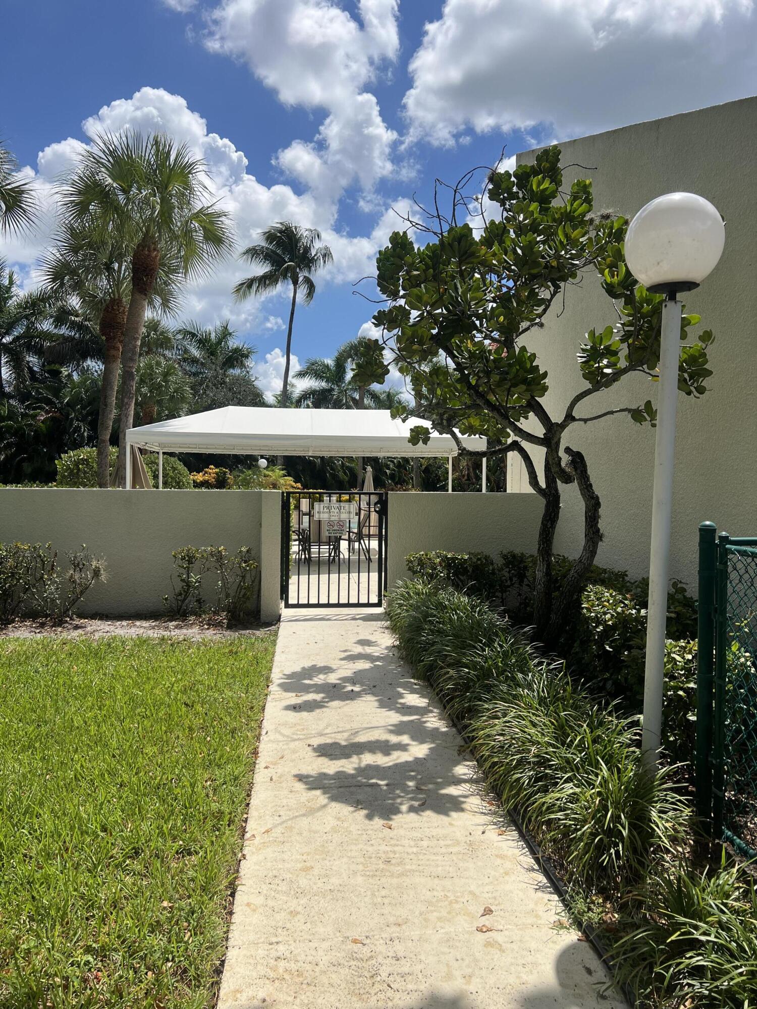 LANDS OF THE PRESIDENT CONDO 8 - Residential