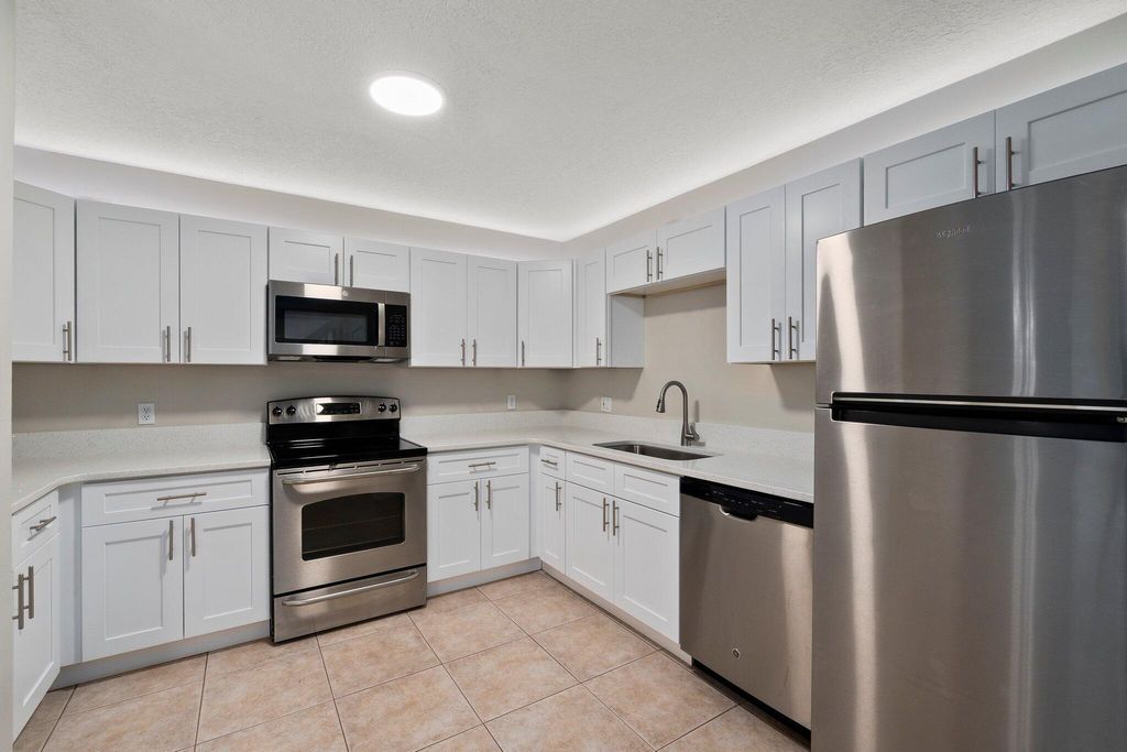 Photo of 1542 N Lawnwood Circle #37, Fort Pierce, FL 34950 (MLS # R10956107)