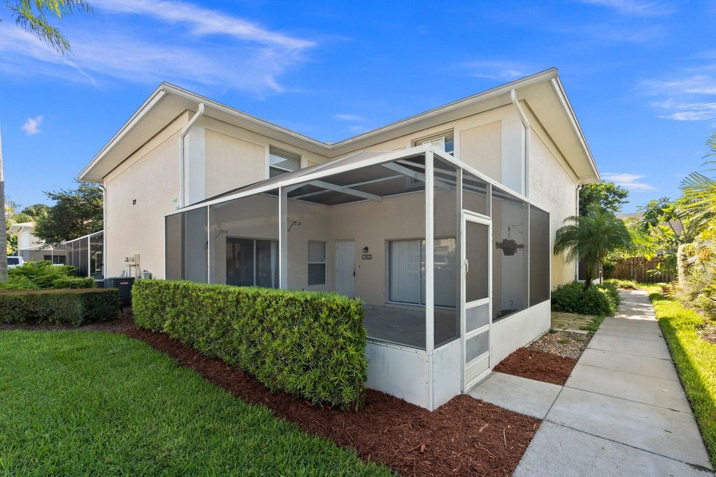 Photo of 1542 N Lawnwood Circle #37, Fort Pierce, FL 34950 (MLS # R10956107)