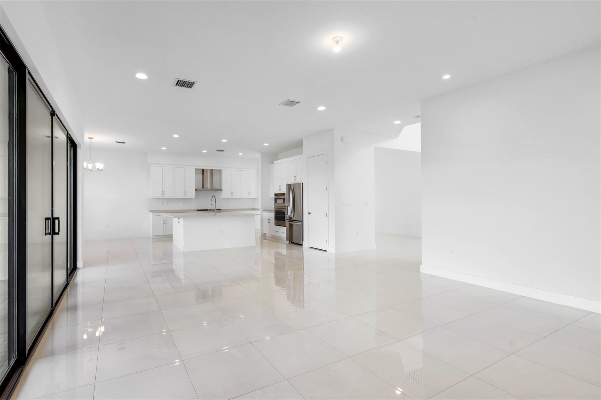 LOTUS PALM - Residential Lease