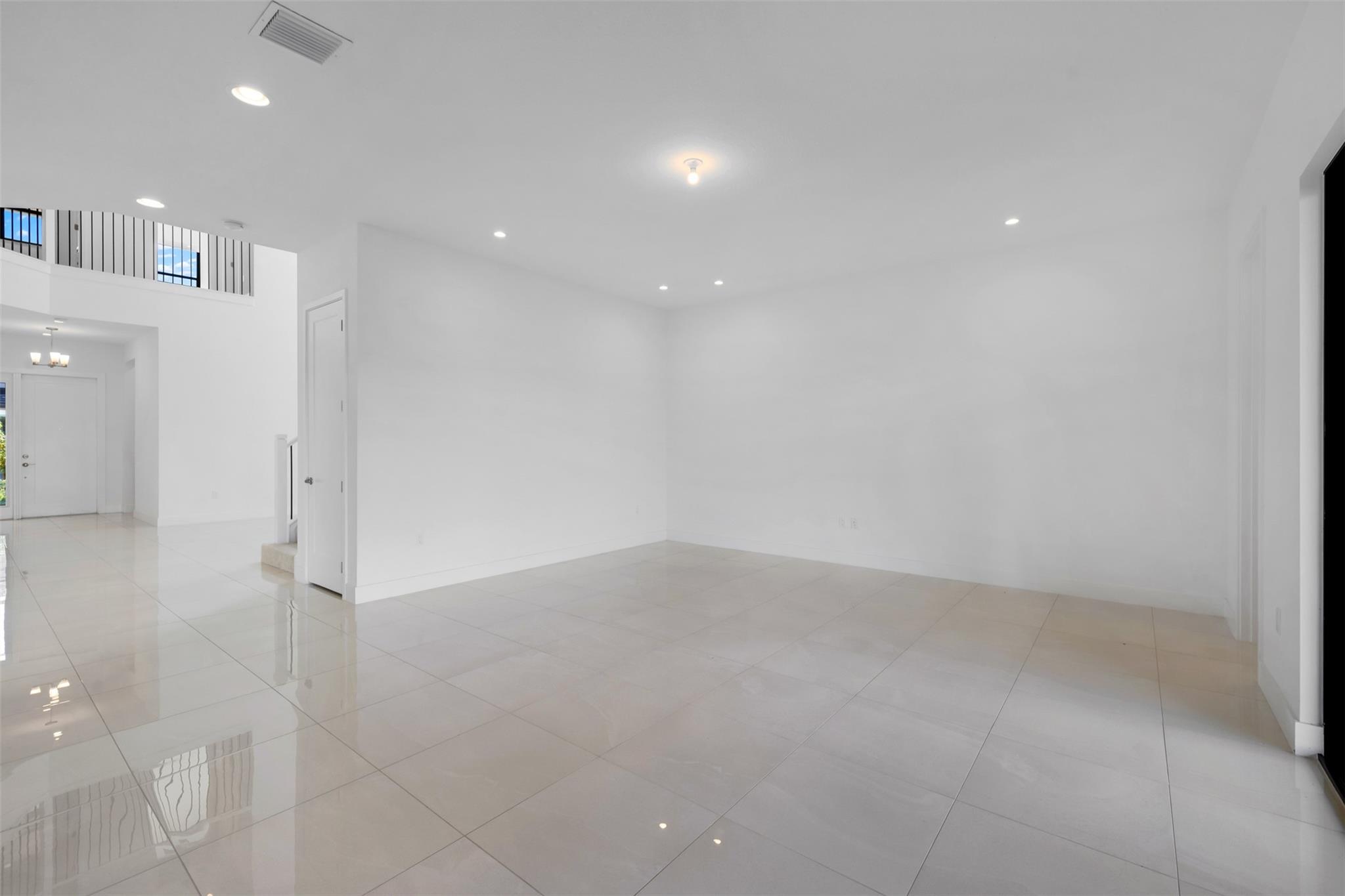 LOTUS PALM - Residential Lease