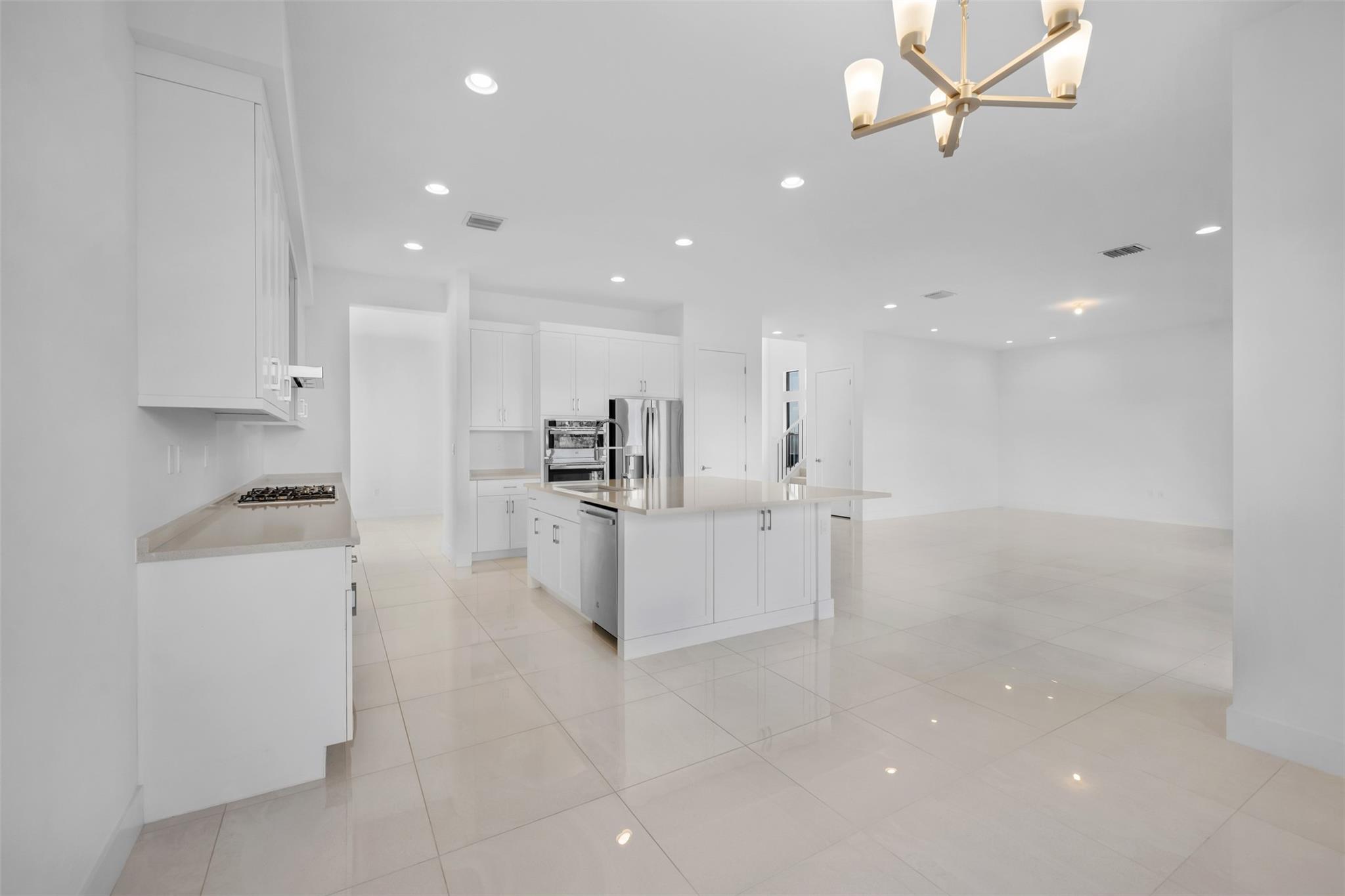 LOTUS PALM - Residential Lease