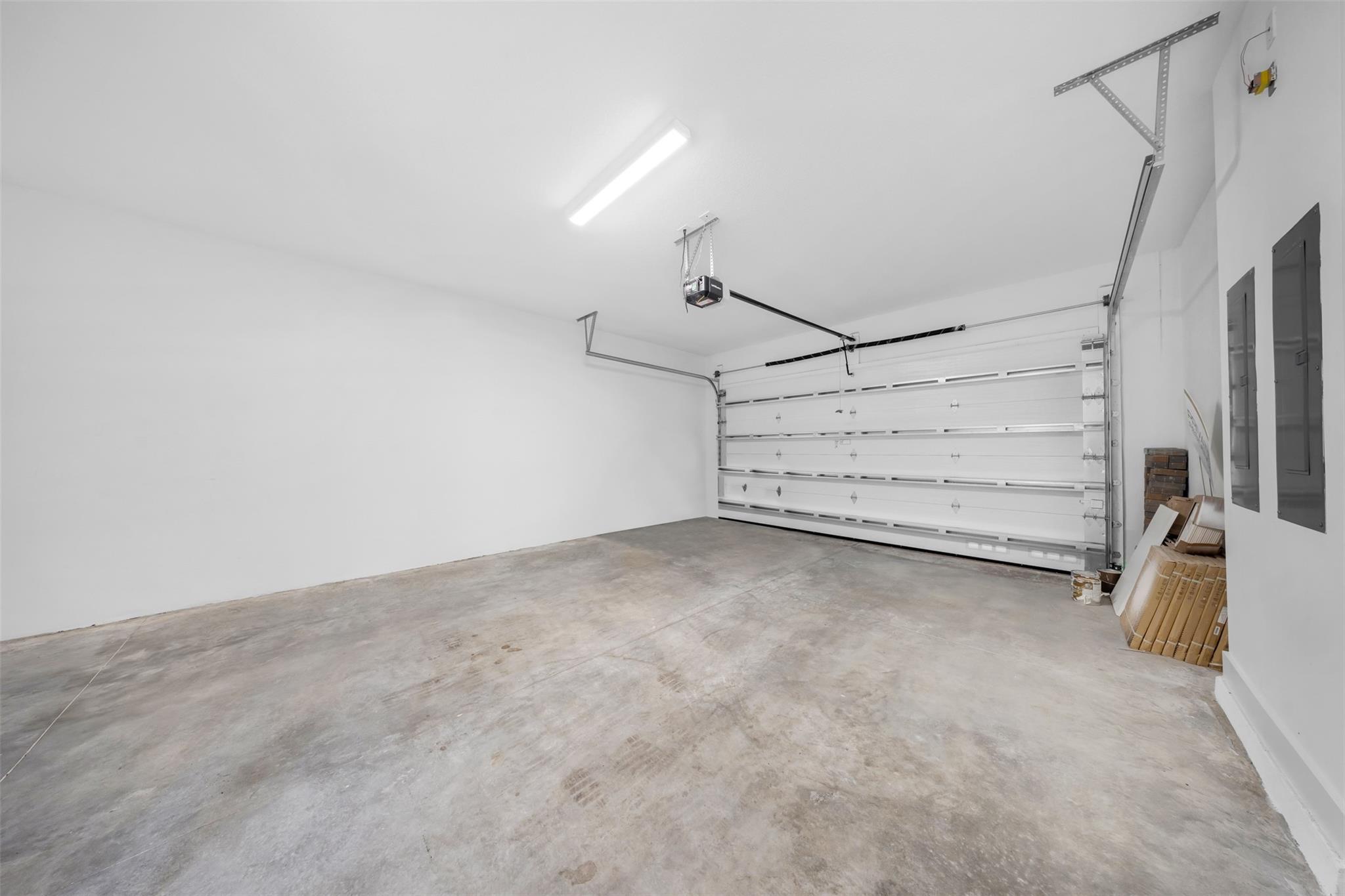 LOTUS PALM - Residential Lease