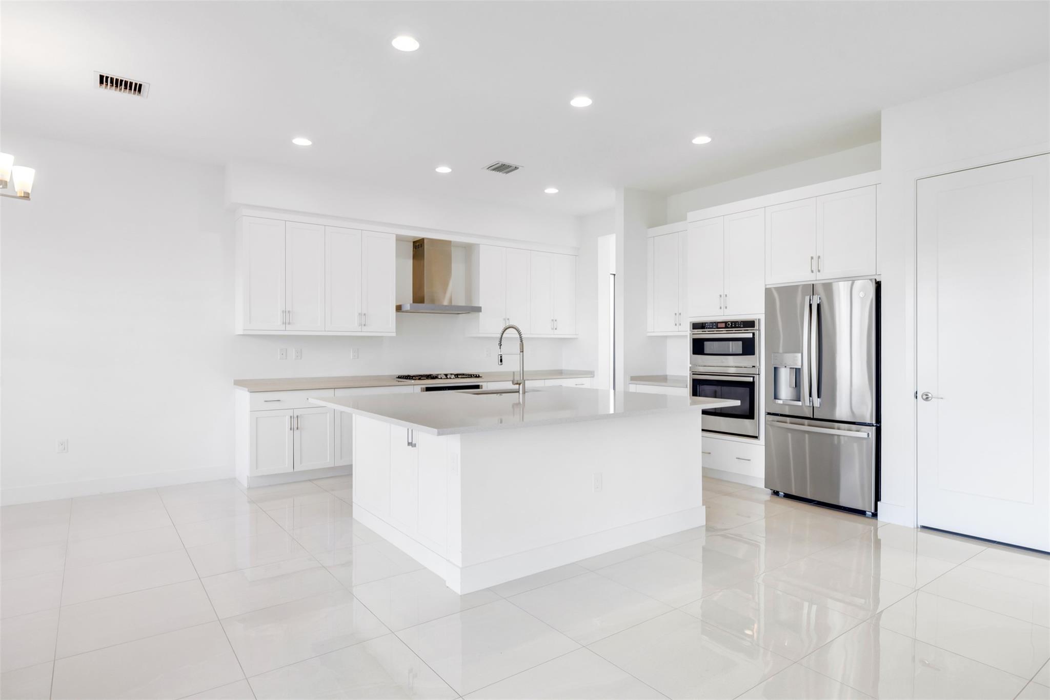 LOTUS PALM - Residential Lease