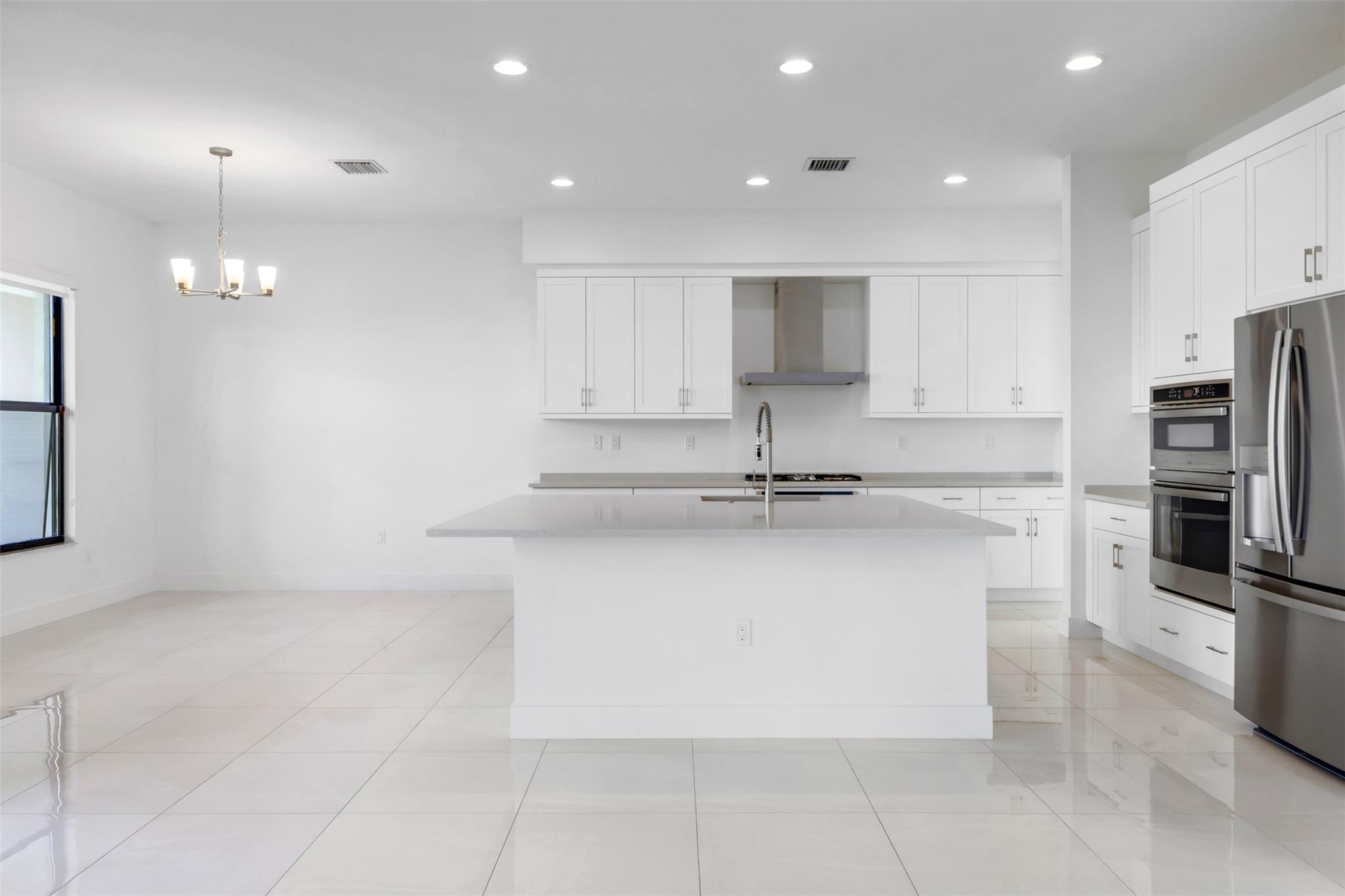 LOTUS PALM - Residential Lease