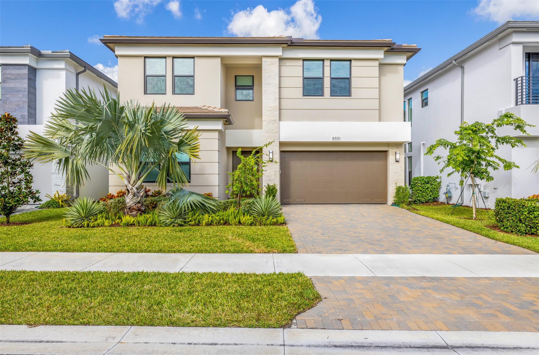 LOTUS PALM - Residential Lease