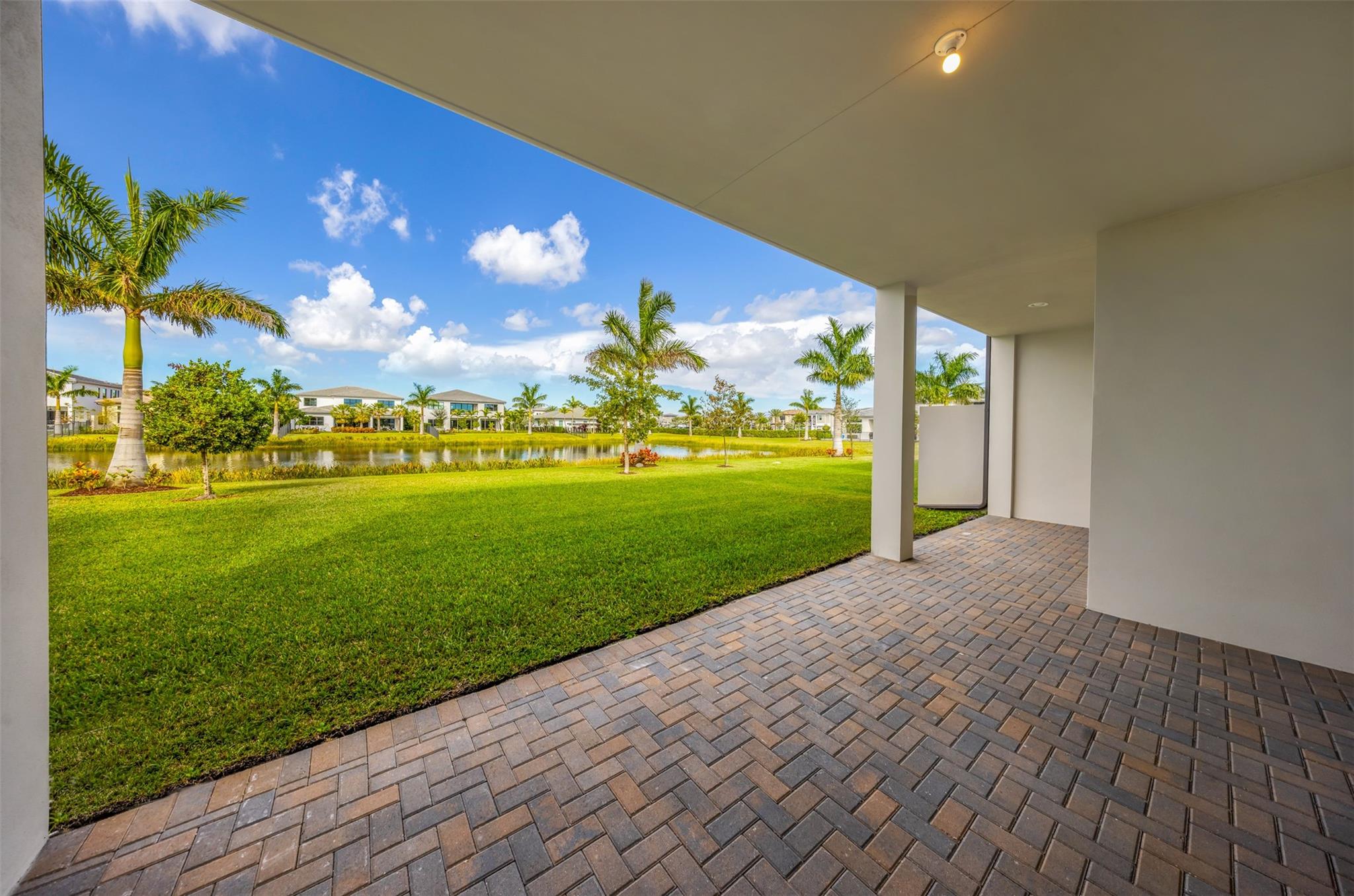 LOTUS PALM - Residential Lease