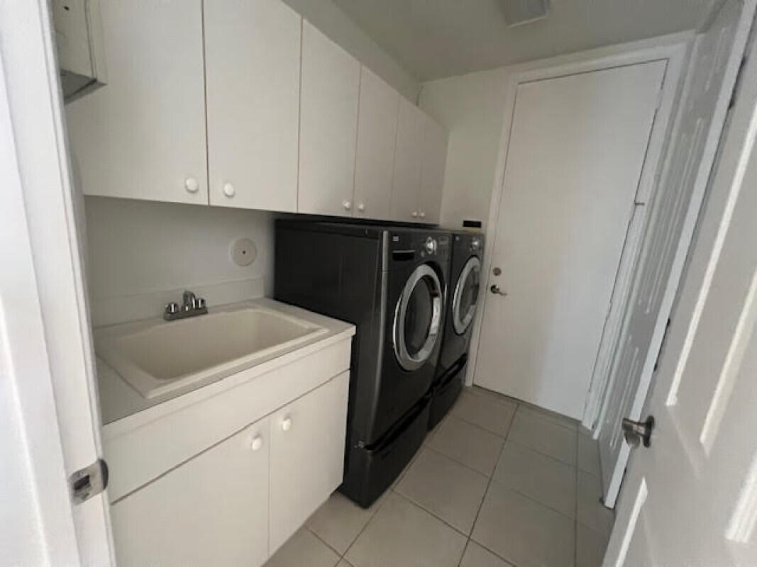 ISLES AT WELLINGTON 2 - Residential Lease