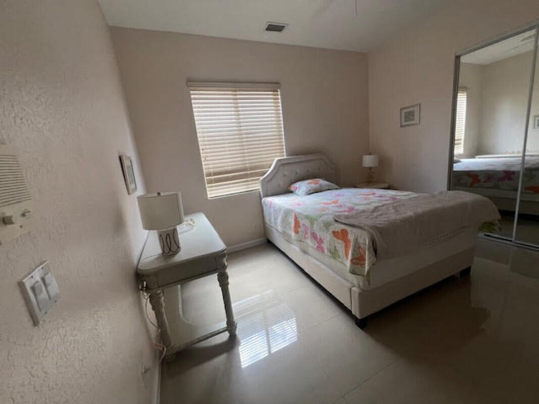 ISLES AT WELLINGTON 2 - Residential Lease