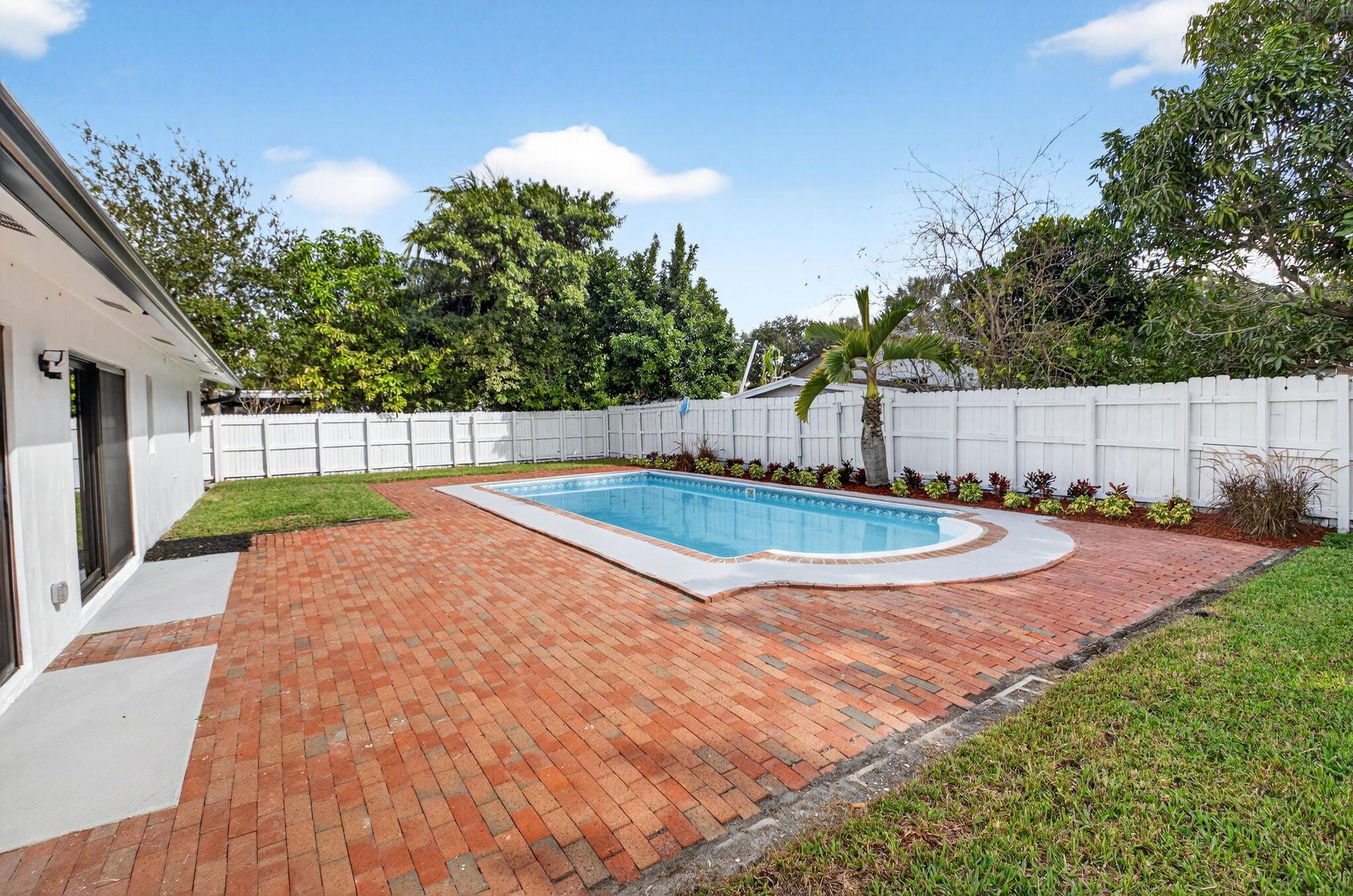 BOCA TRAILS 1 - Residential