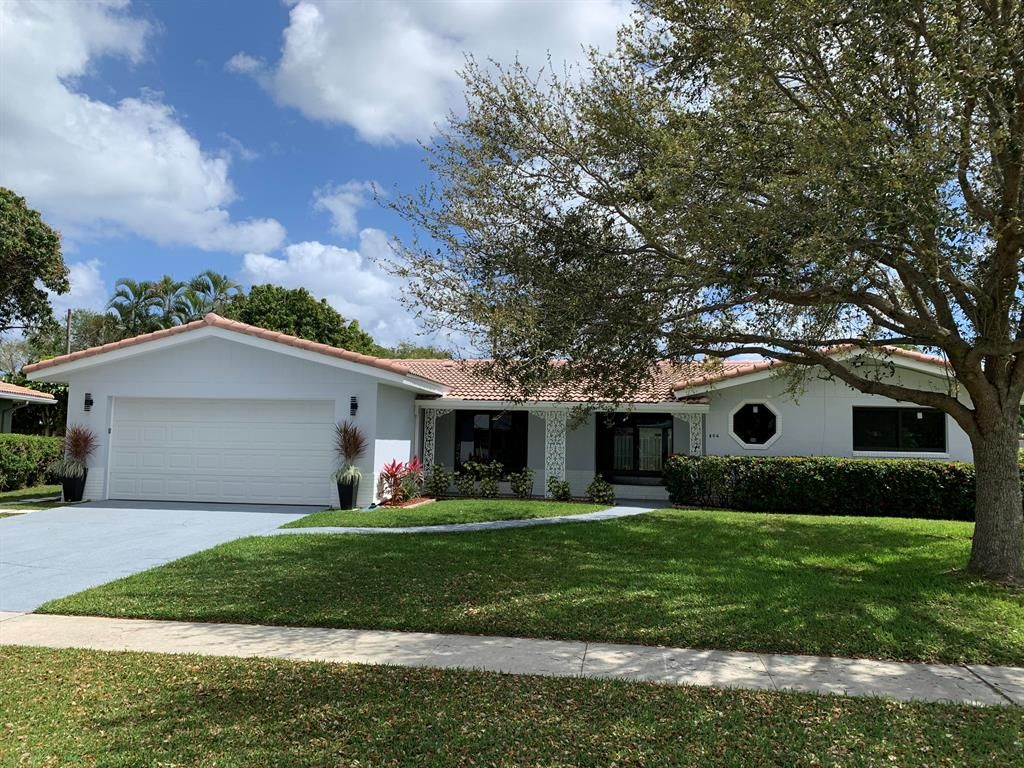 Photo of 806 SW 2nd Street, Boca Raton, FL 33486 (MLS # R10783557)