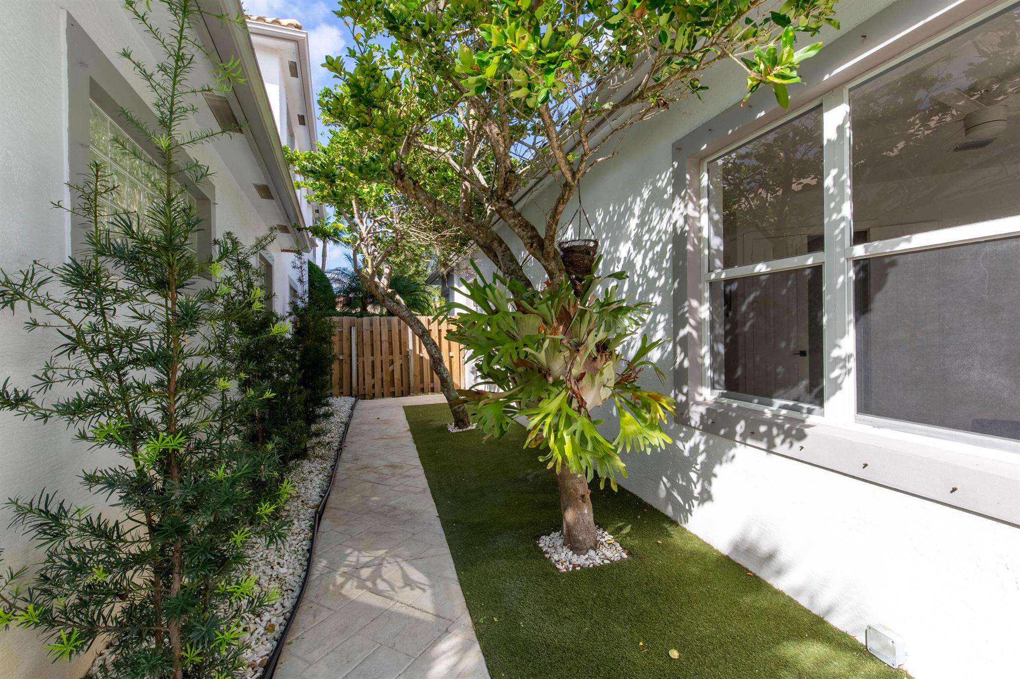 EAGLES LANDING OF P B POL - Residential Lease