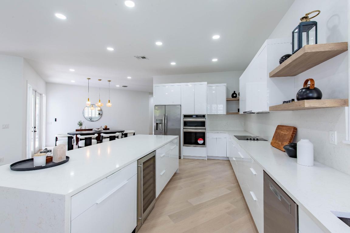 EAGLES LANDING OF P B POLO AND COUNTRY CLUB - Residential Lease