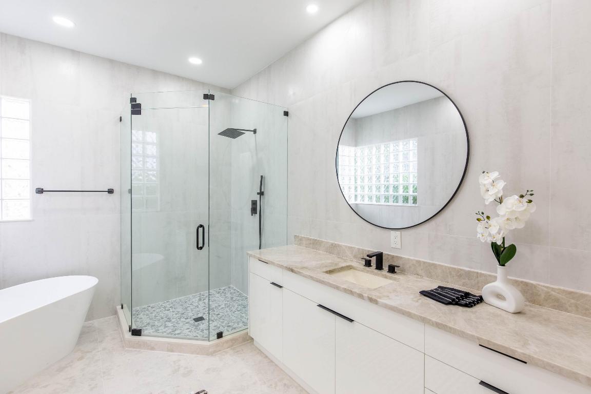 EAGLES LANDING OF P B POLO AND COUNTRY CLUB - Residential Lease