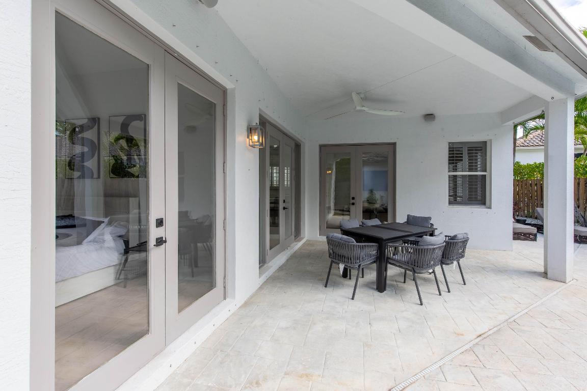 EAGLES LANDING OF P B POLO AND COUNTRY CLUB - Residential Lease