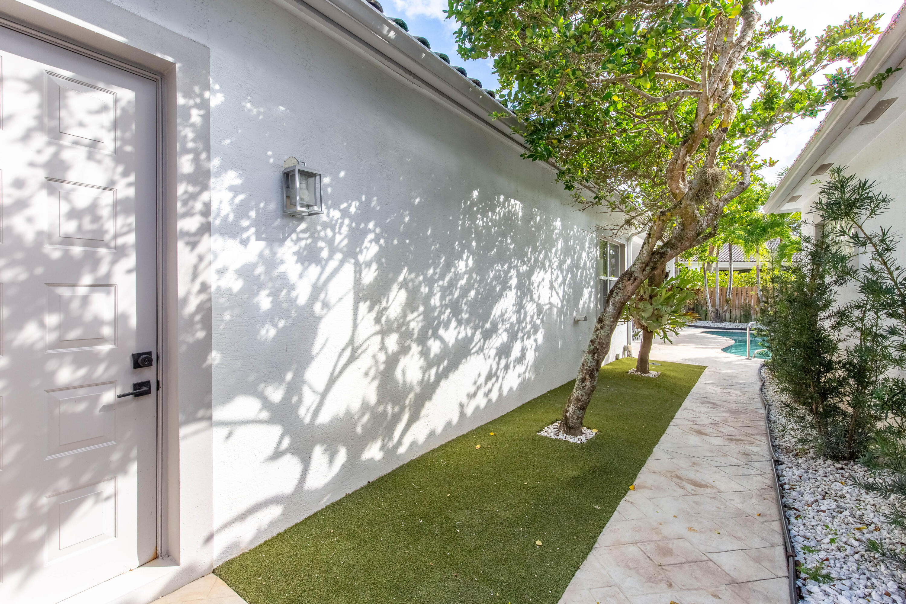 EAGLES LANDING OF P B POL - Residential Lease