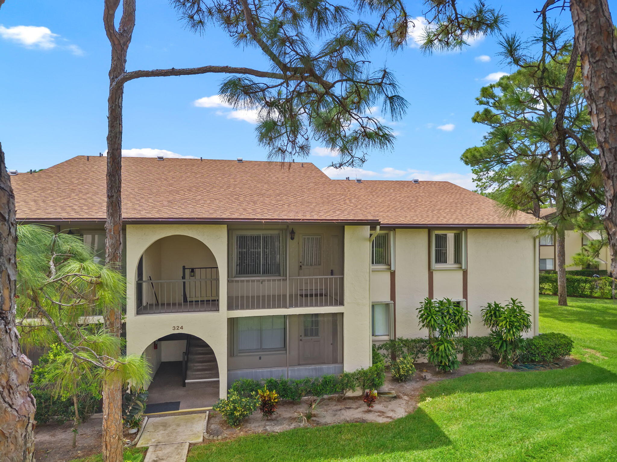 324 KNOTTY PINE Circle B-2