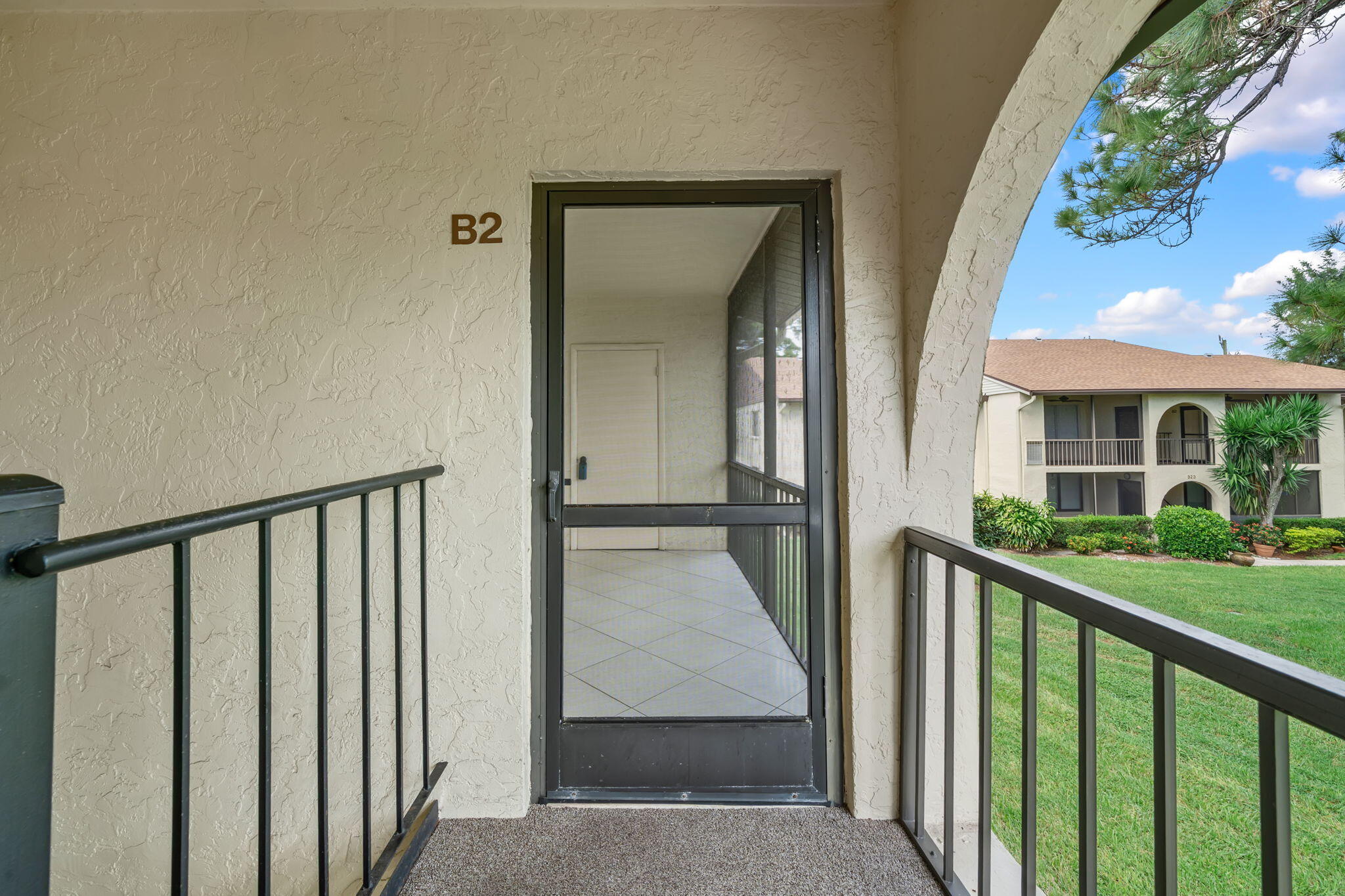 324 KNOTTY PINE Circle B-2