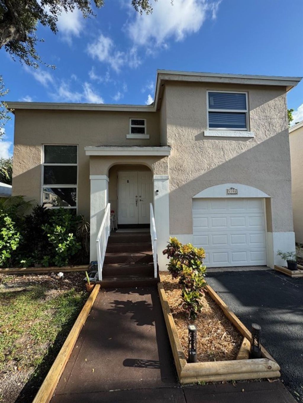 Photo of 4190 SW 70th Terrace, Davie, FL 33314 (MLS # F10520170)