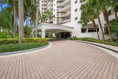 3610 Yacht Club Dr Unit 701, Miami, FL MLS: F10499181