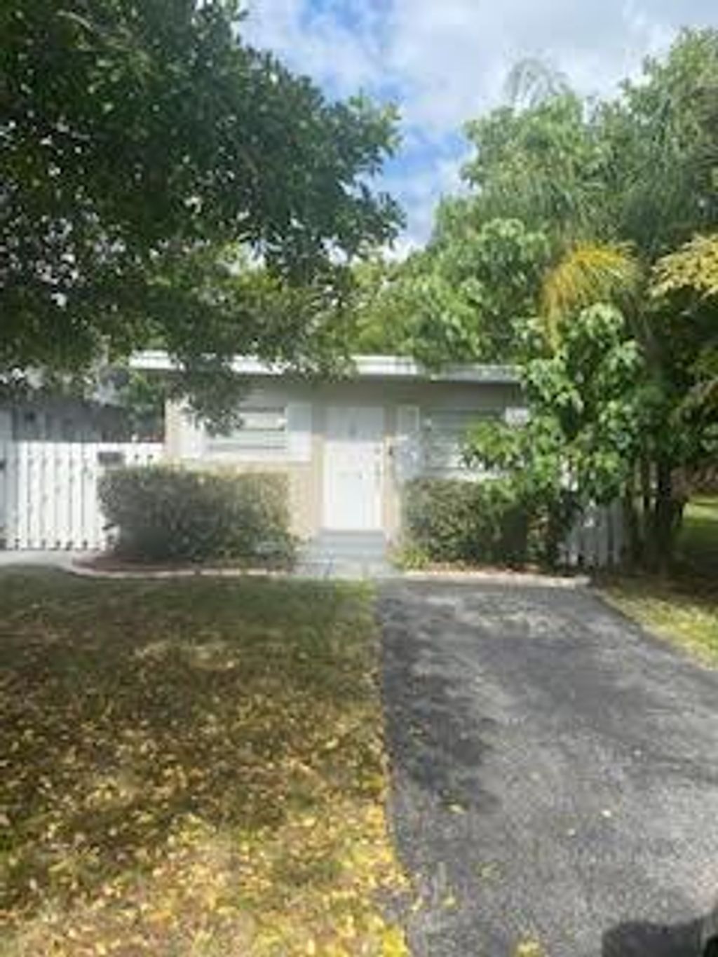Photo of 1739 NE 17 Ter, Fort Lauderdale, FL 33305 (MLS # F10378402)