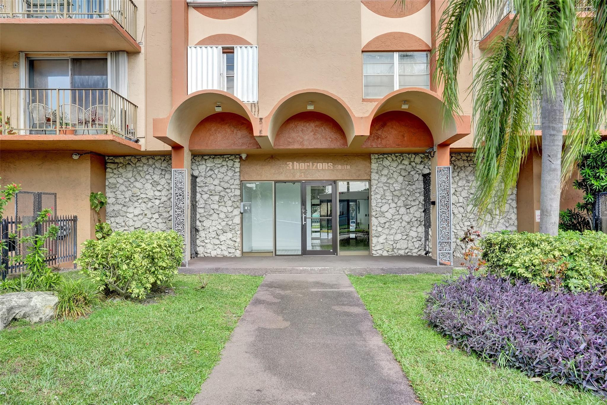 THREE HORIZONS SOUTH - Residential