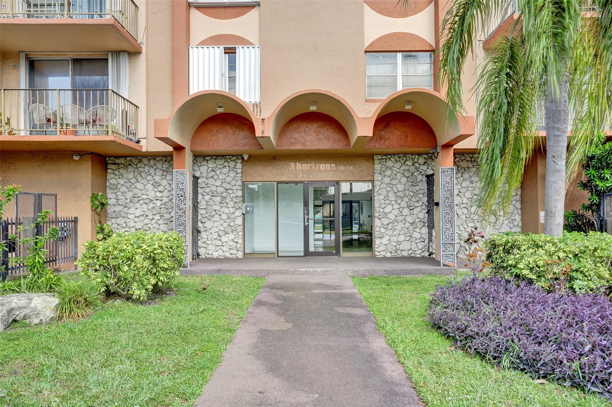 THREE HORIZONS SOUTH - Residential