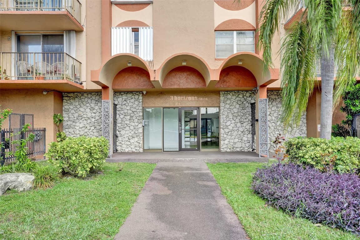 THREE HORIZONS SOUTH - Residential