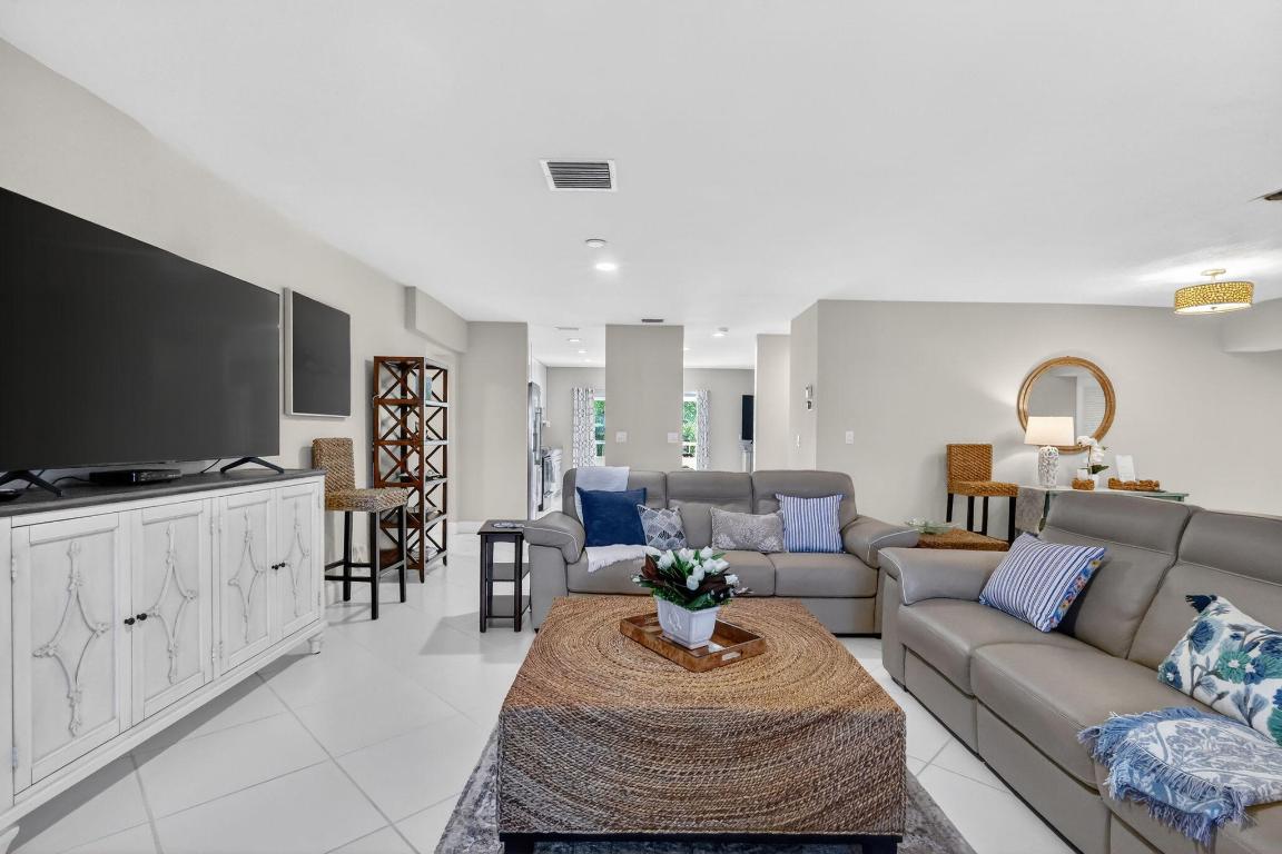 COURTYARD CONDO - Residential