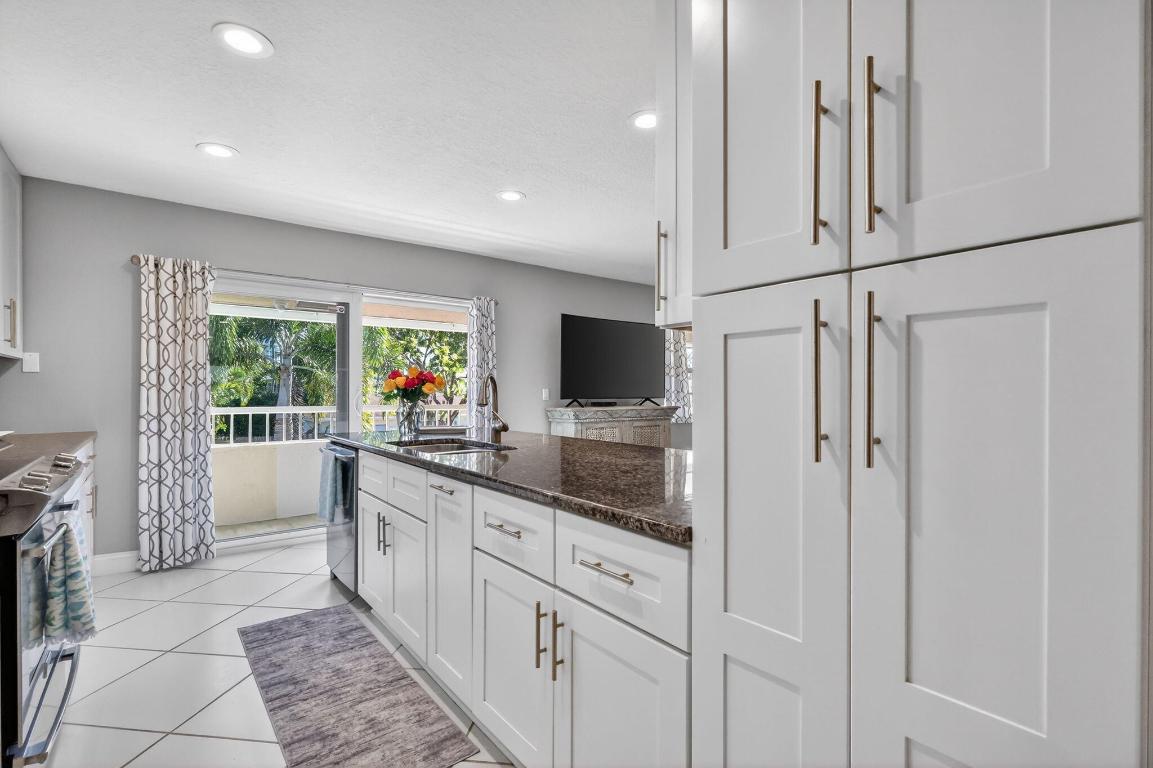 COURTYARD CONDO - Residential