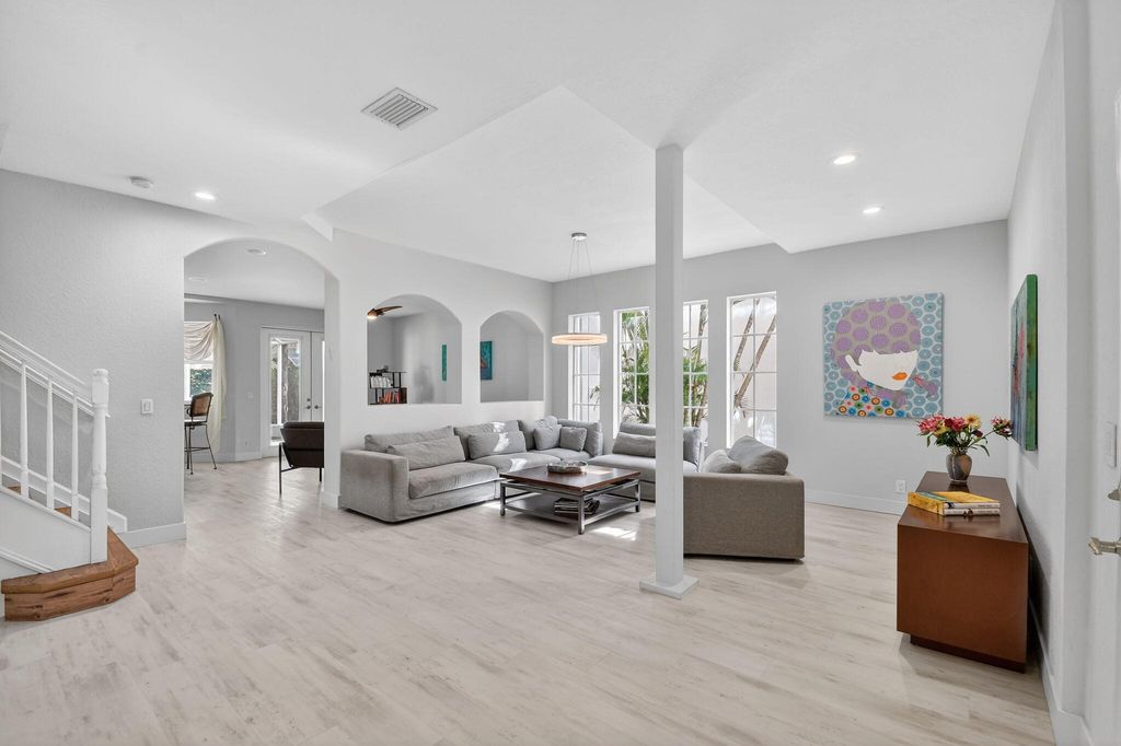Photo of 1605 E Classical Boulevard, Delray Beach, FL 33445 (MLS # R11149698)