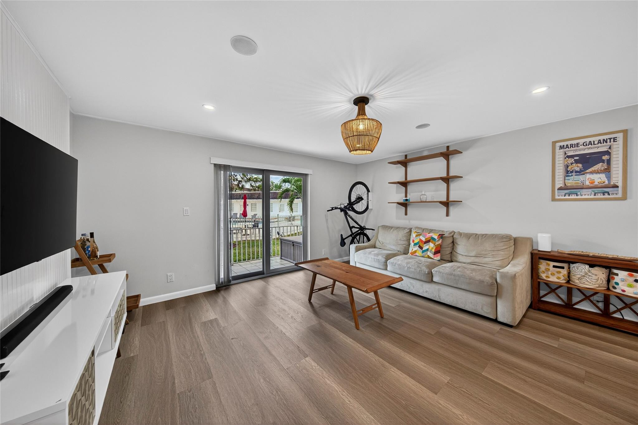 700 SE 2nd Avenue 318