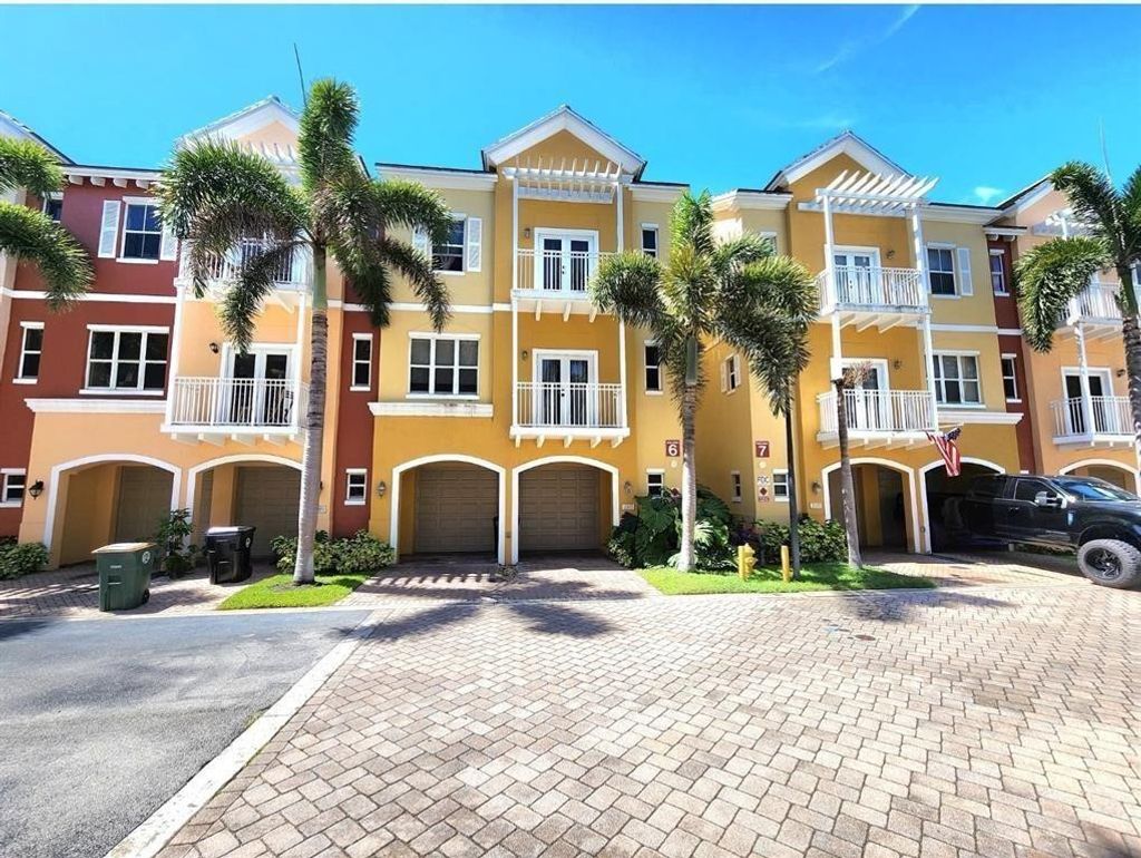 Photo of 2317 Vintage Drive, Lighthouse Point, FL 33064 (MLS # B26028303)
