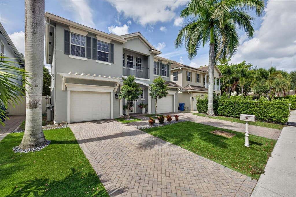 Photo of 1608 SW 23rd Street, Fort Lauderdale, FL 33315 (MLS # B26059171)