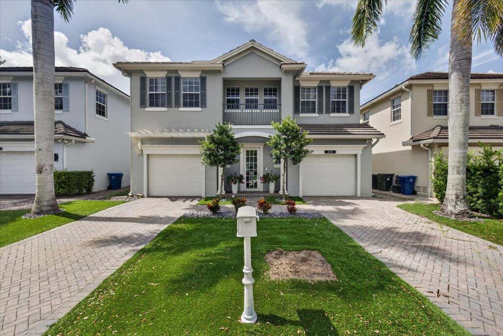 Photo of 1608 SW 23rd Street, Fort Lauderdale, FL 33315 (MLS # B26059171)