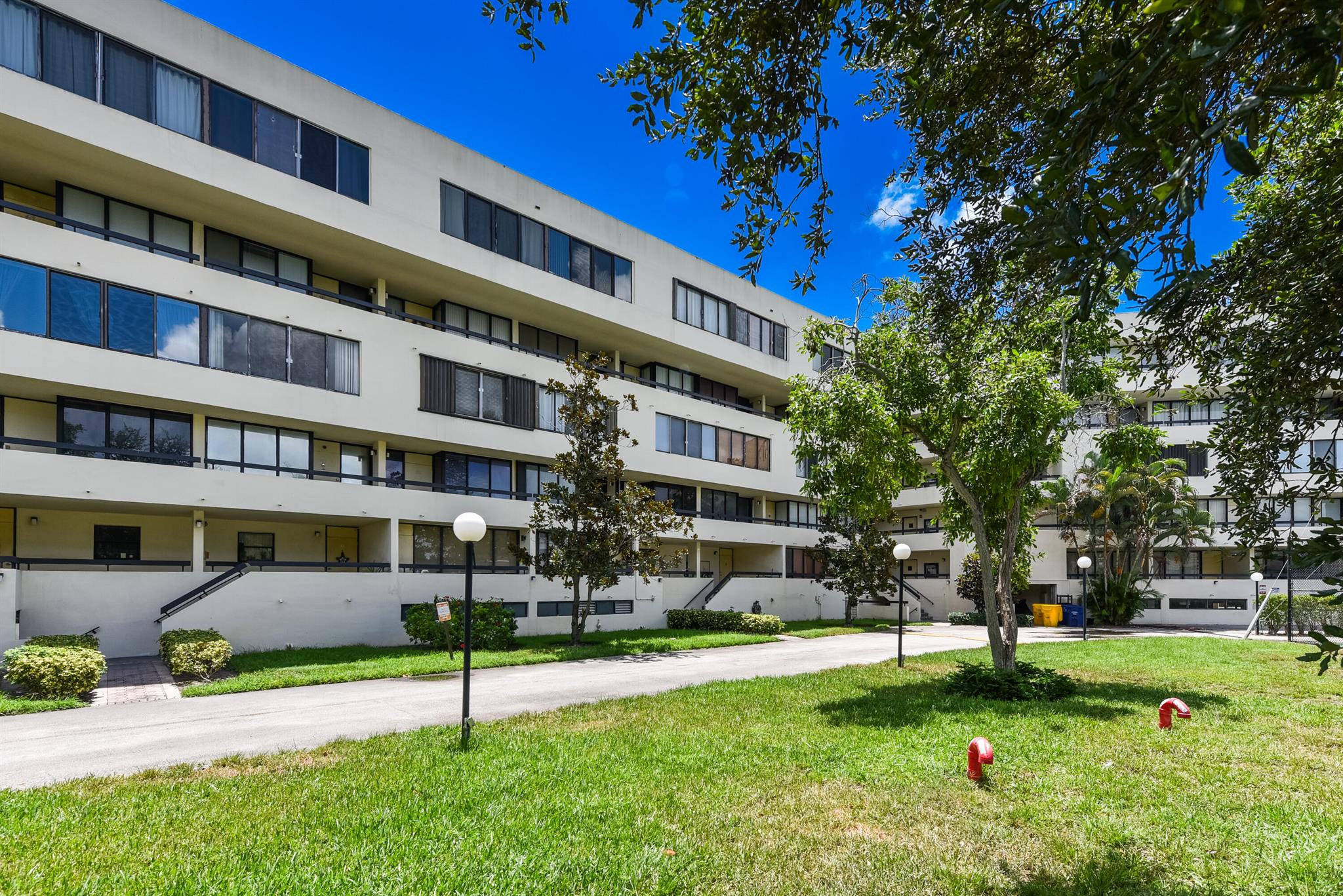 1401 S Federal Highway 414