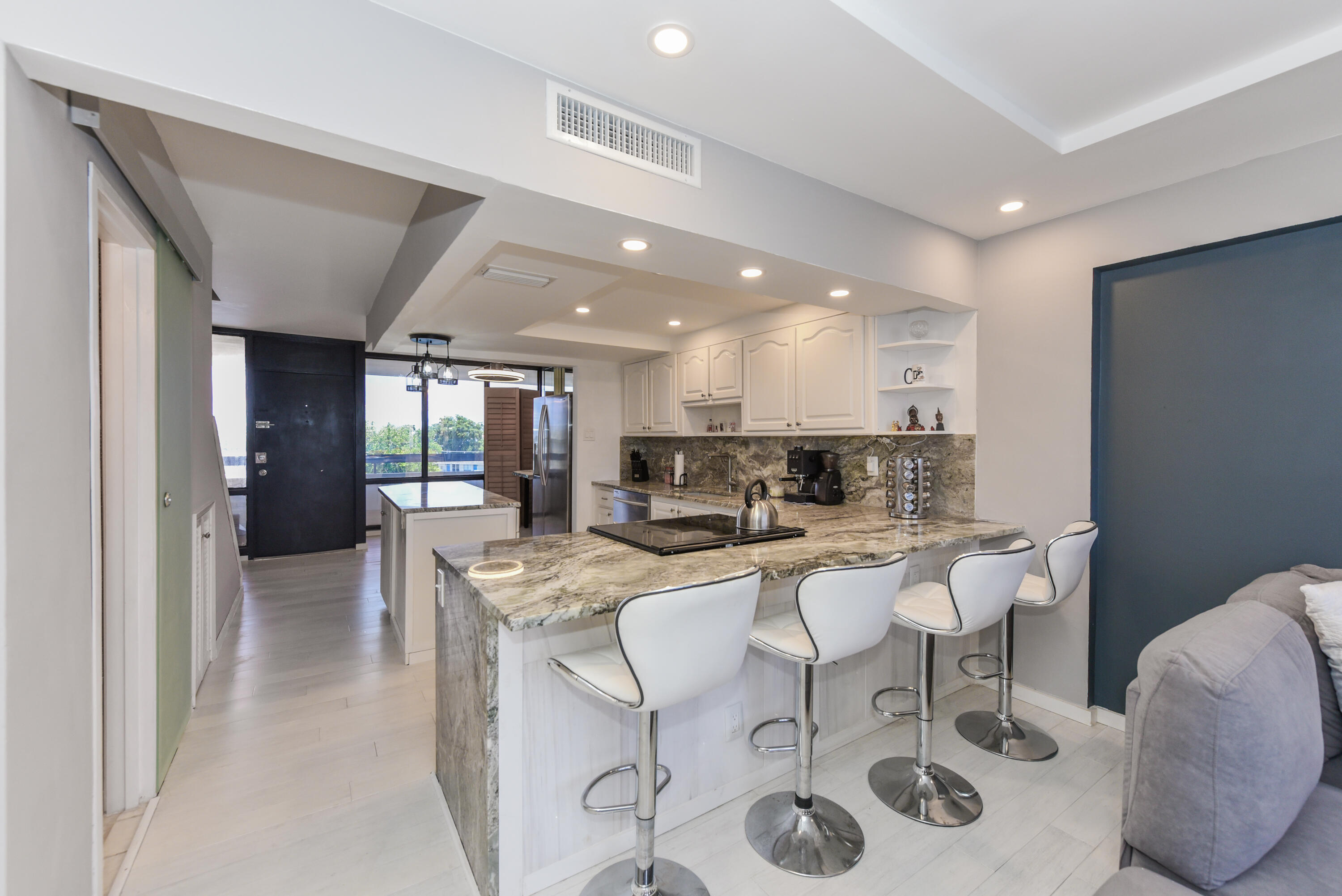 POINTE SOUTH CONDO - Residential