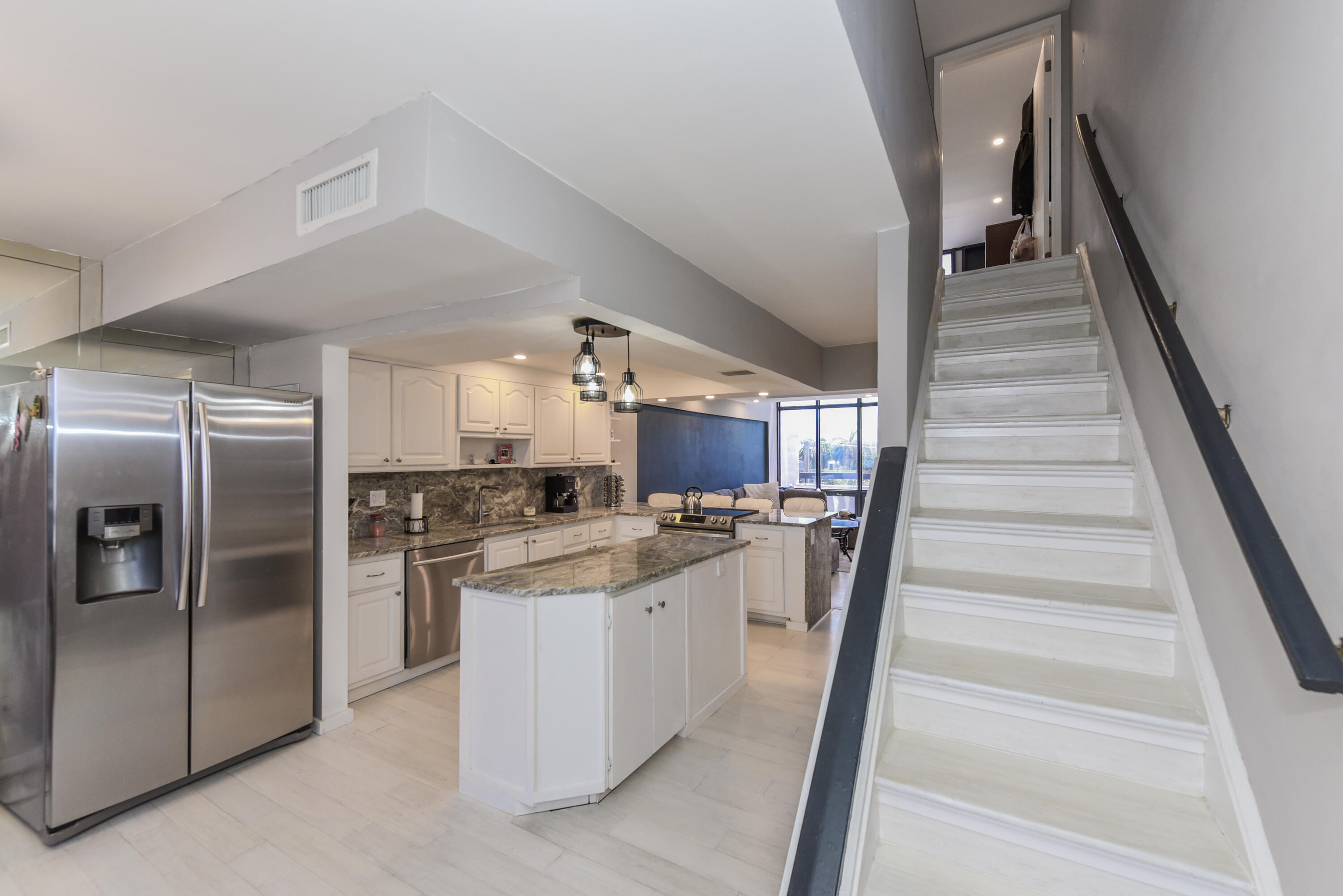 POINTE SOUTH CONDO - Residential