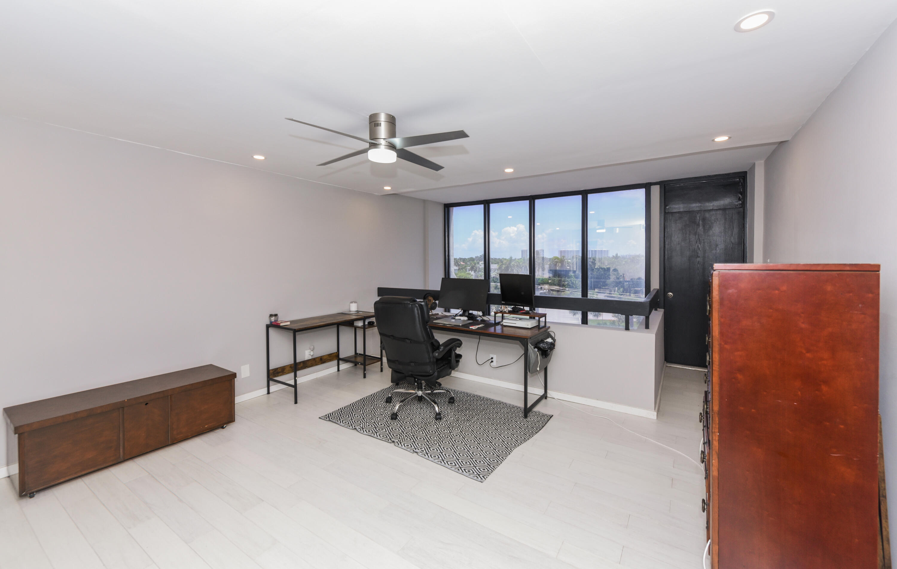 POINTE SOUTH CONDO - Residential