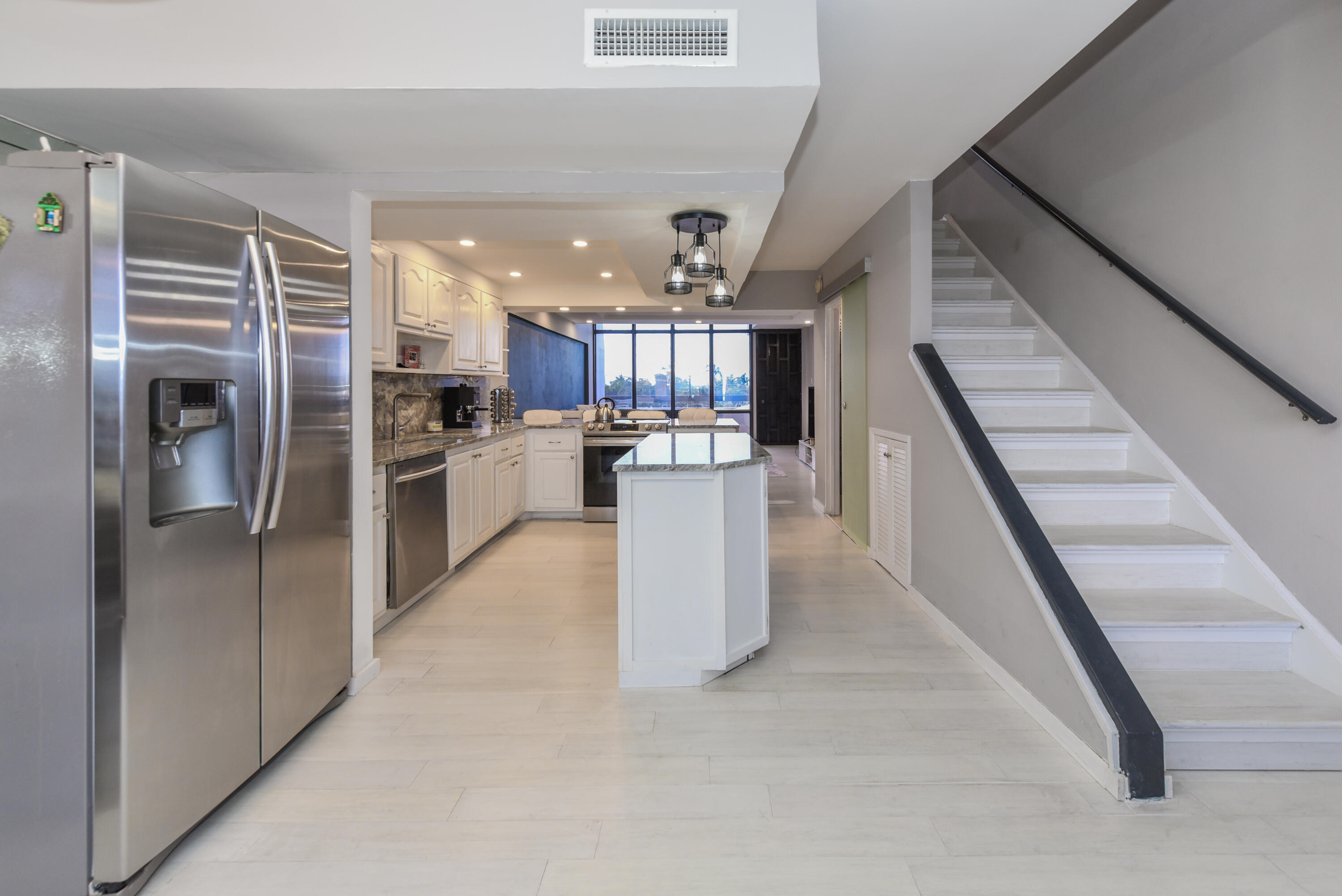 POINTE SOUTH CONDO - Residential