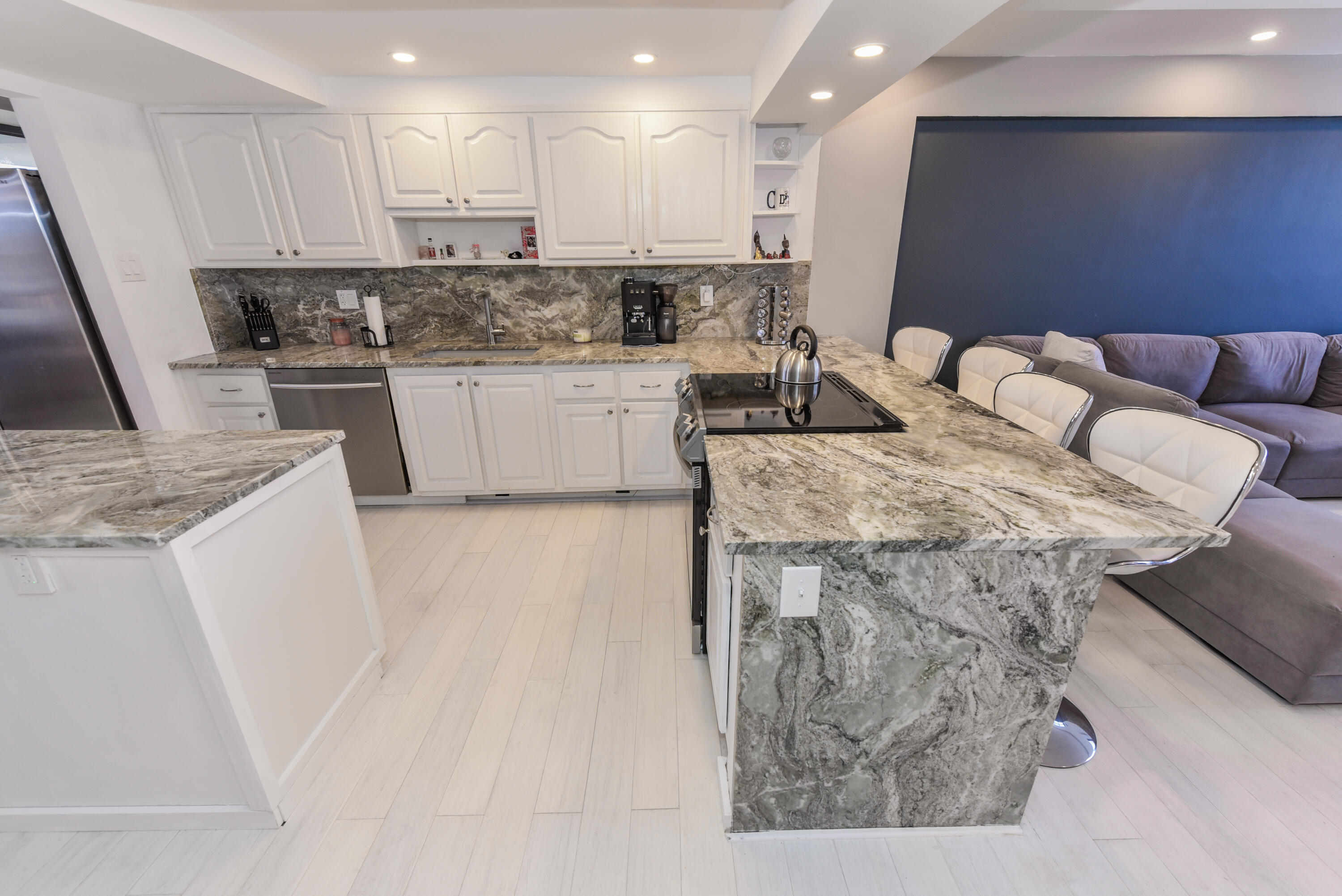 POINTE SOUTH CONDO - Residential