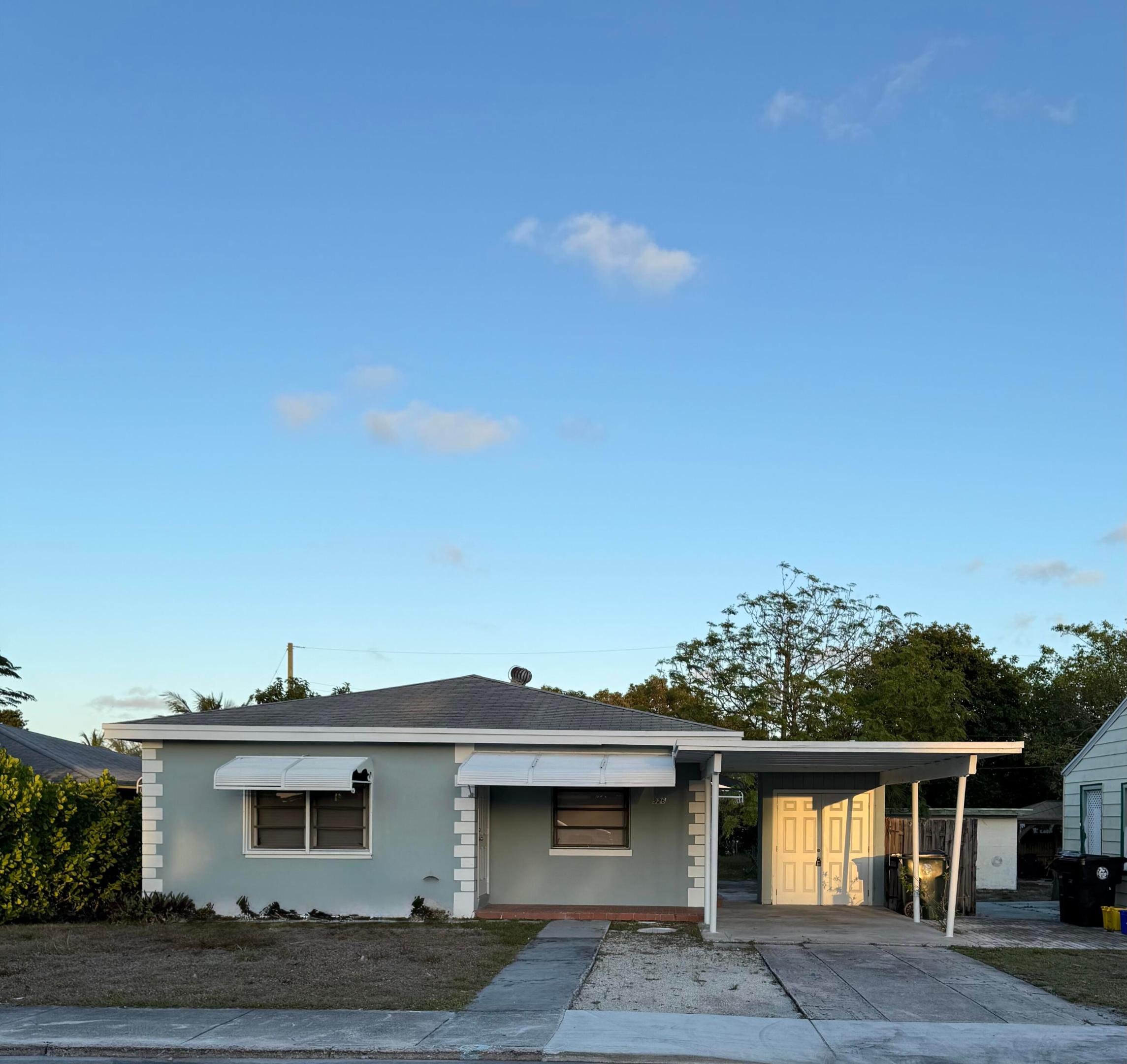 LAKE WORTH TOWN OF - Residential Lease