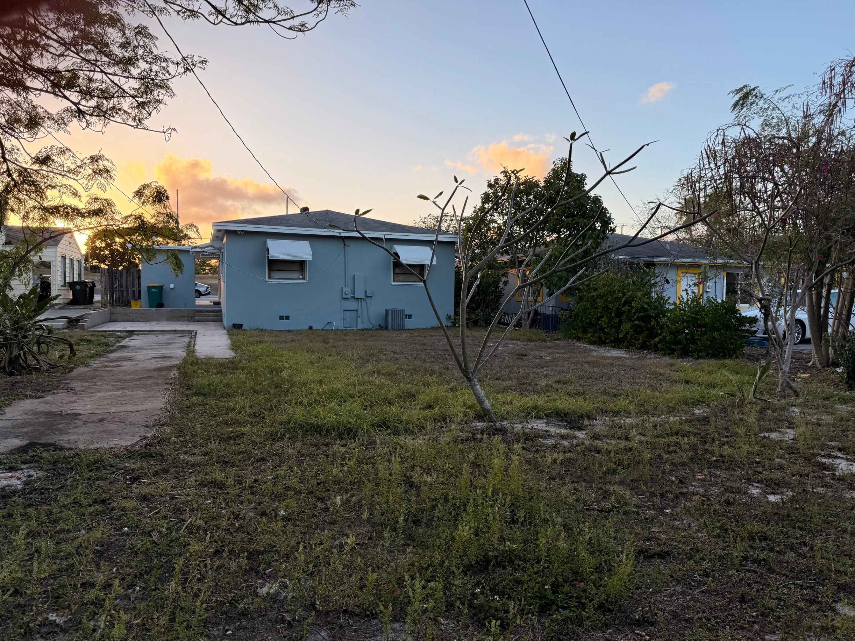 LAKE WORTH TOWN OF - Residential Lease